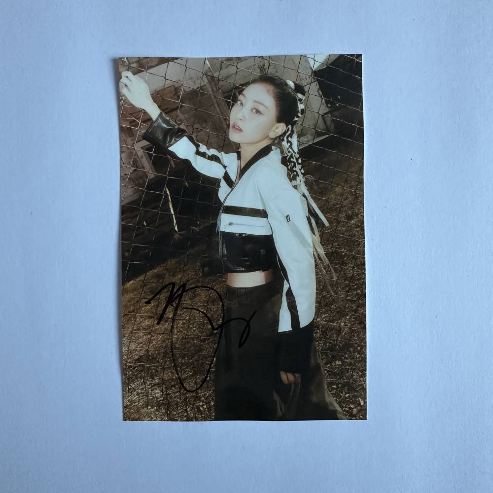 TWICE JIHYO SIGNED 12TH MINI ALBUM 'READY TO BE' LIMITED EDITION PHOTO